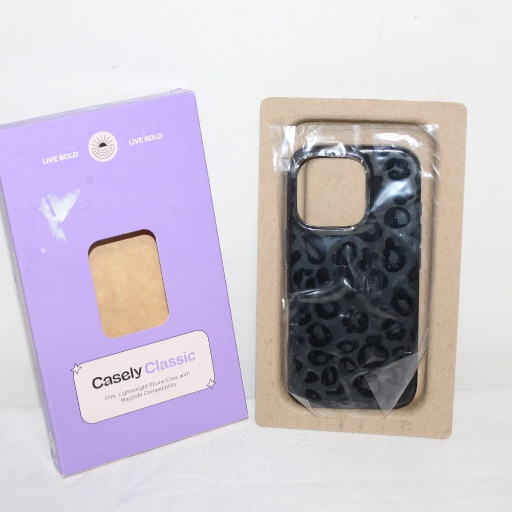 Casely Classic Into the Wild Black Leopard Case. 16 Pro